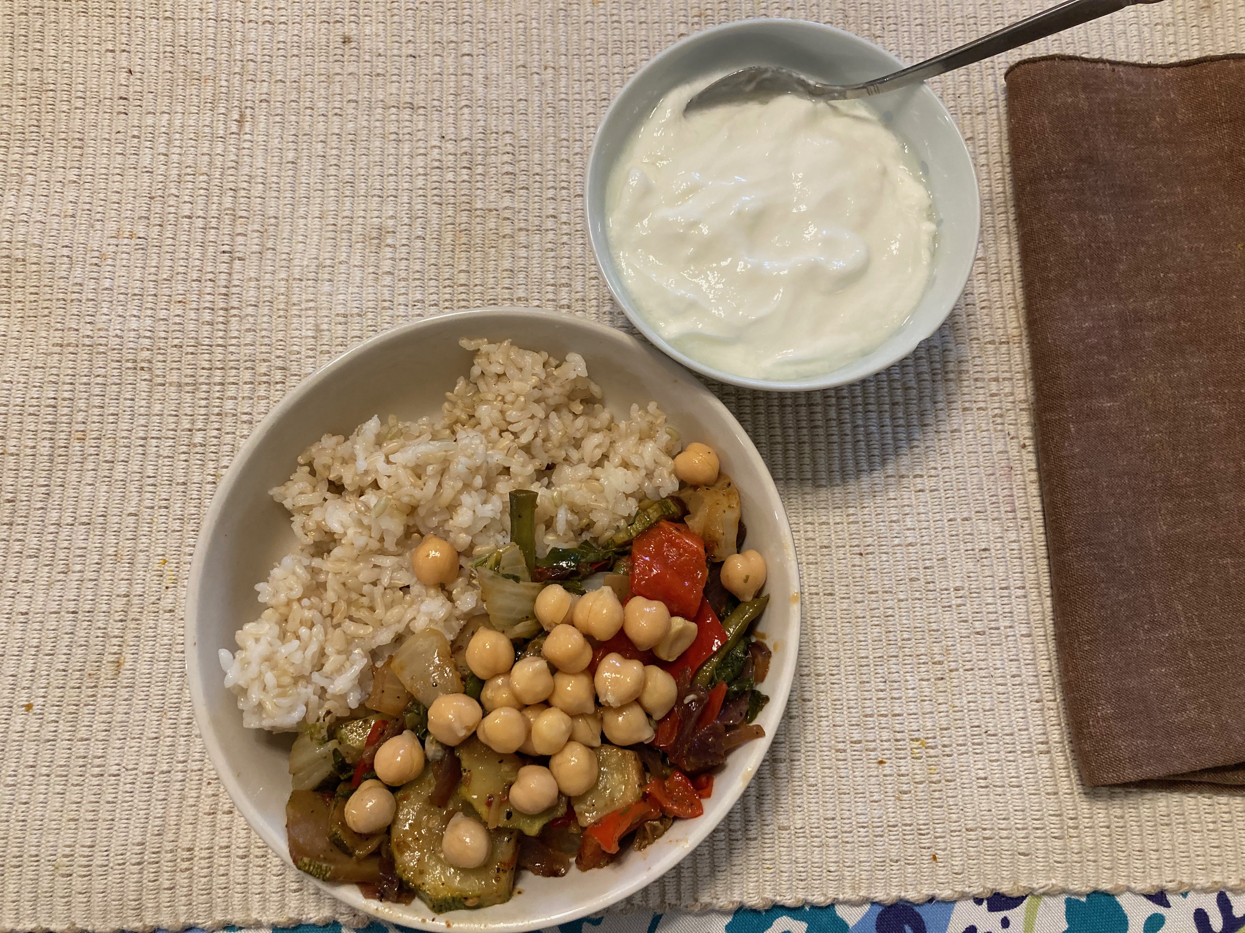 Brown rice, chickpeas, vegetables, yogurt