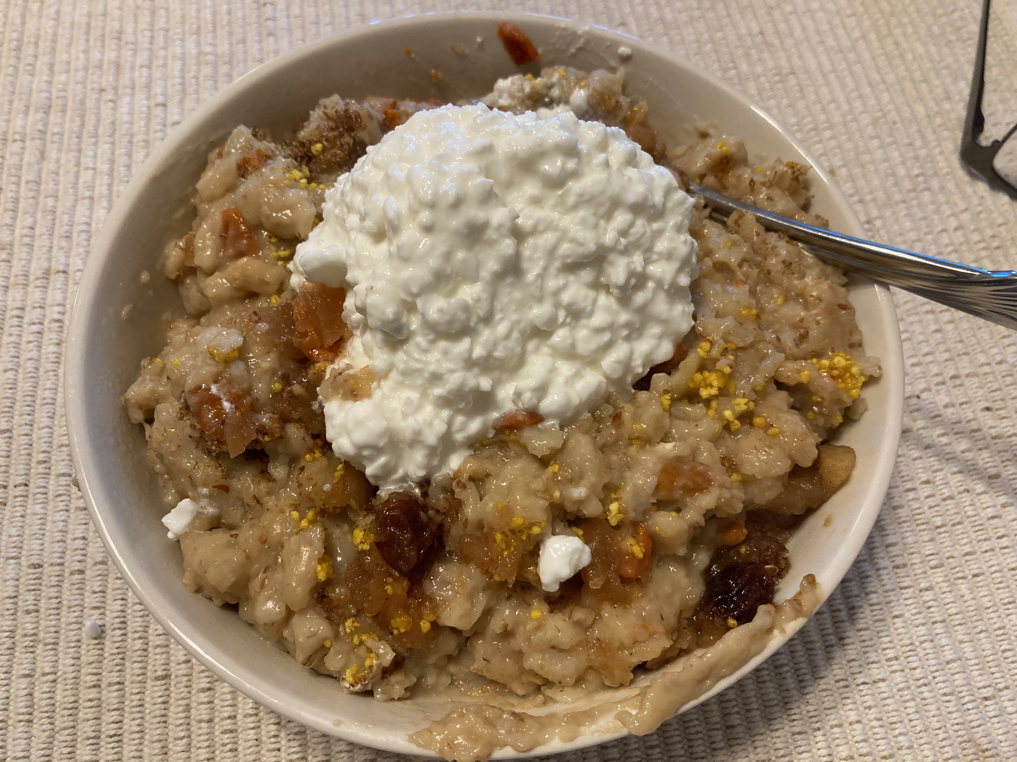 Oatmeal, barley, apple, cottage cheese, lecithin, flax breakfast